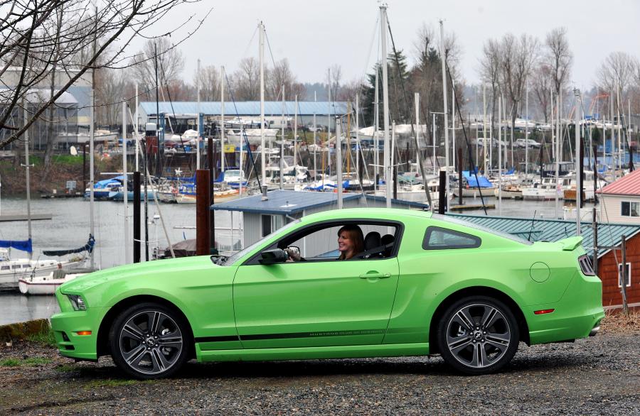  Ford Mustang V6 2012 года  (фото 41 из 133)